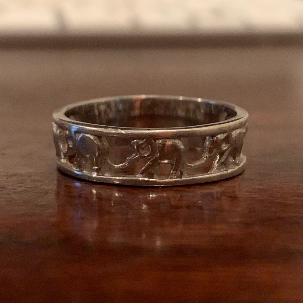 Silver Elephant ring, size 8. Real silver. 🐘